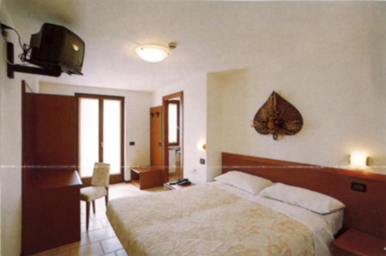 Hotel Scandola Bosco Chiesanuova Habitación foto