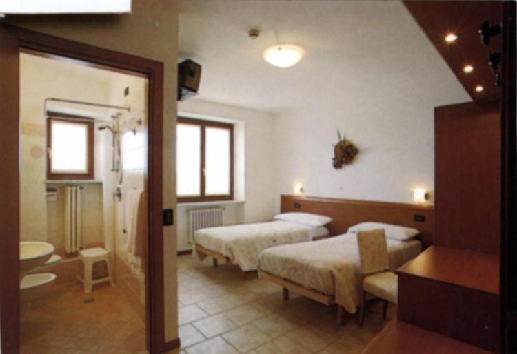Hotel Scandola Bosco Chiesanuova Habitación foto